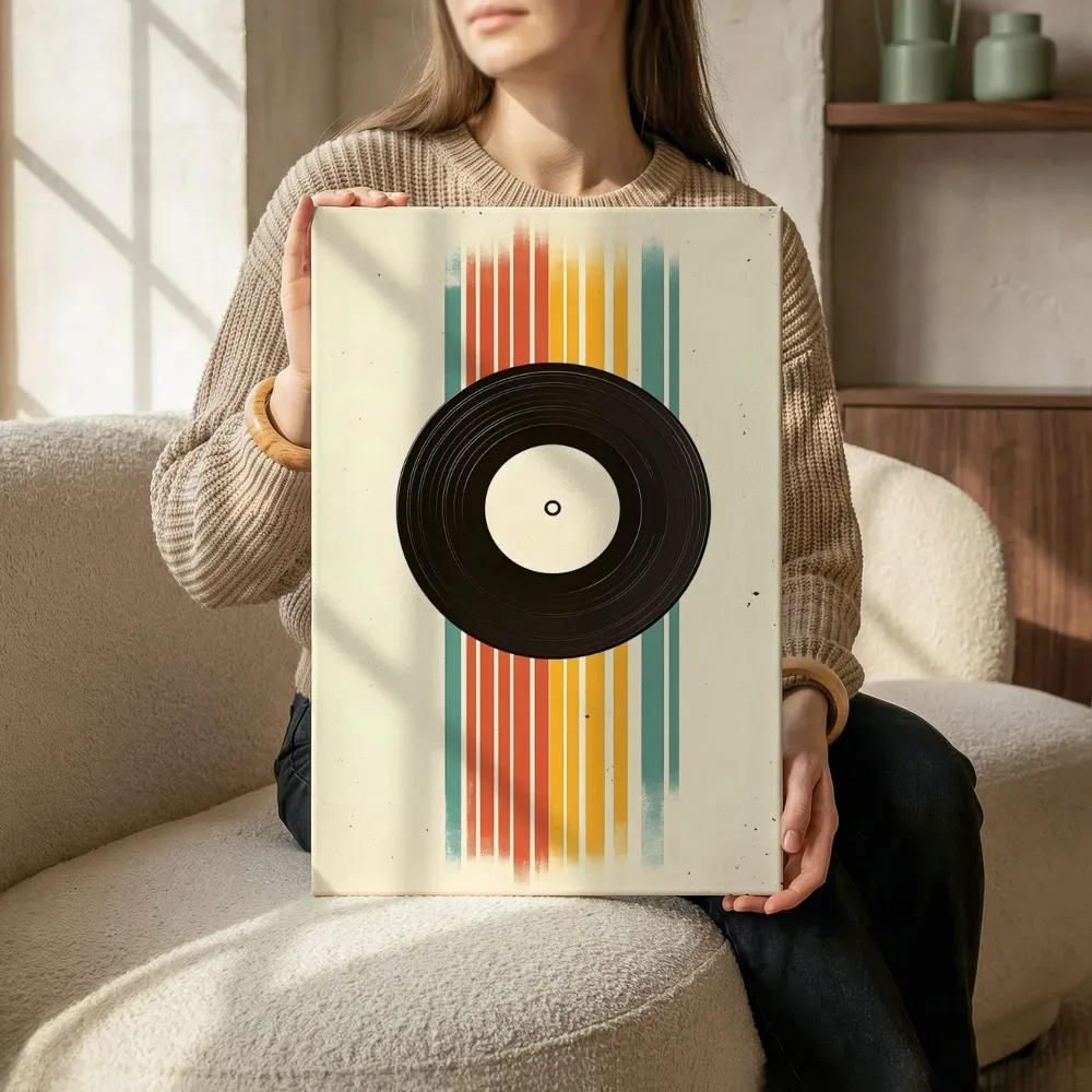 Sfeerimpressie: Retro vinylplaat met kleurstrepen terwijl het zittend wordt getoond