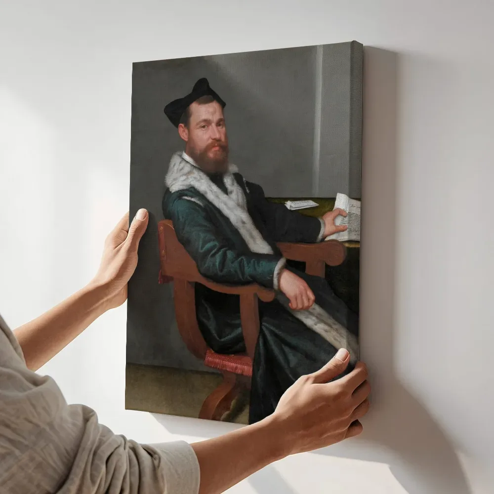 Sfeerimpressie: Riratto di dottore van Giovanni Battista Moroni terwijl het aan de muur wordt gehangen