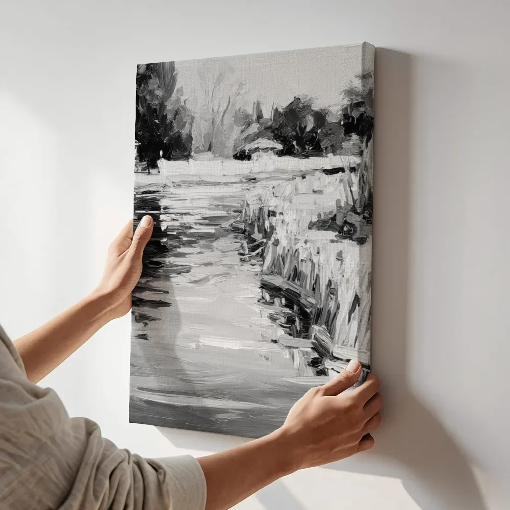 Sfeerimpressie: Rivier in zwart-wit terwijl het aan de muur wordt gehangen