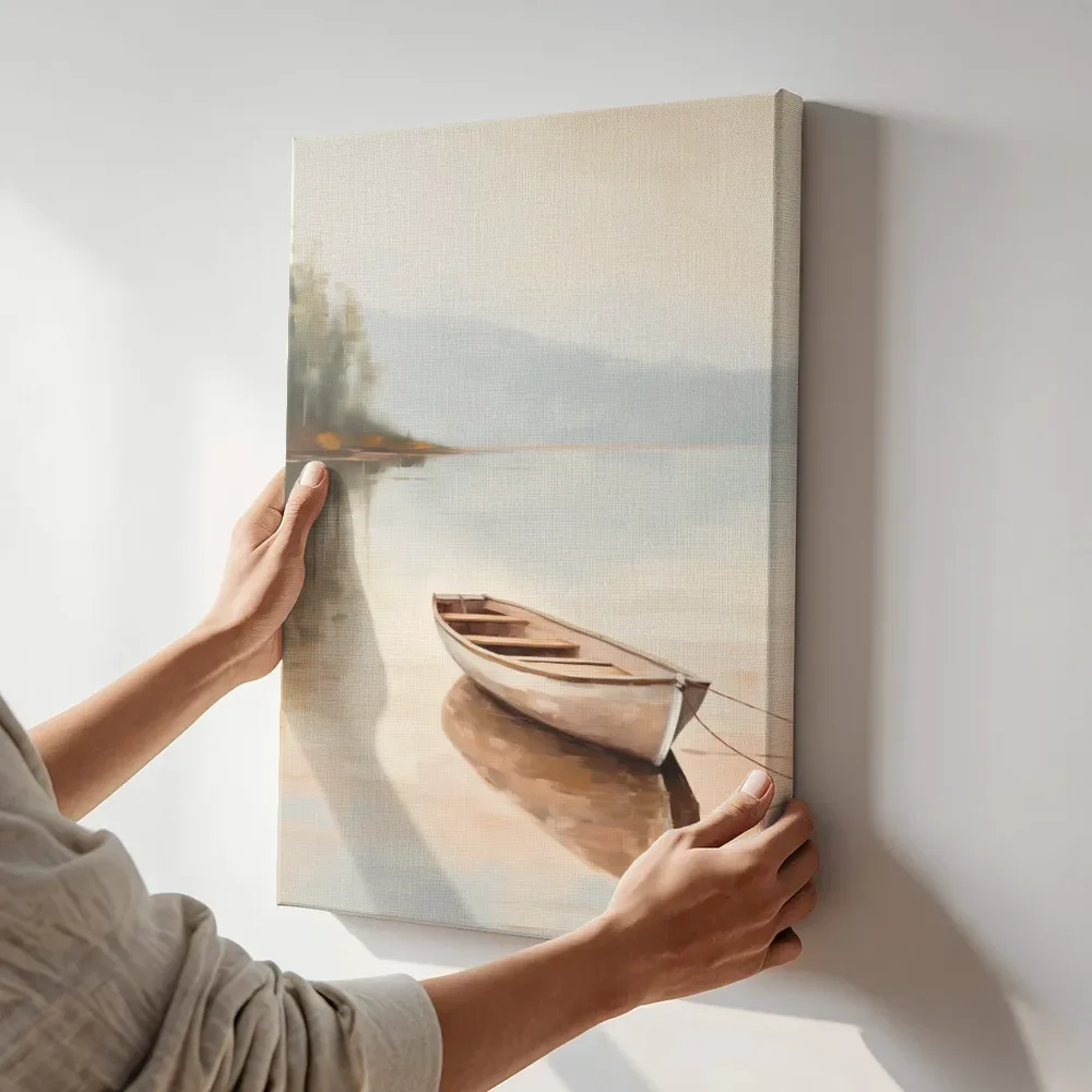 Sfeerimpressie: Roeiboot op de stille vijver terwijl het aan de muur wordt gehangen