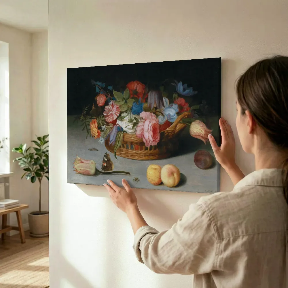 Sfeerimpressie: Rozen, tulpen, irissen en andere bloemen in een rieten mand van Balthasar van der Ast terwijl het wordt opgehangen
