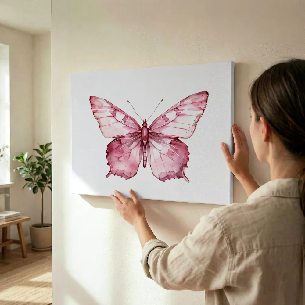 Sfeerimpressie: Roze aquarel vlinder terwijl het wordt opgehangen