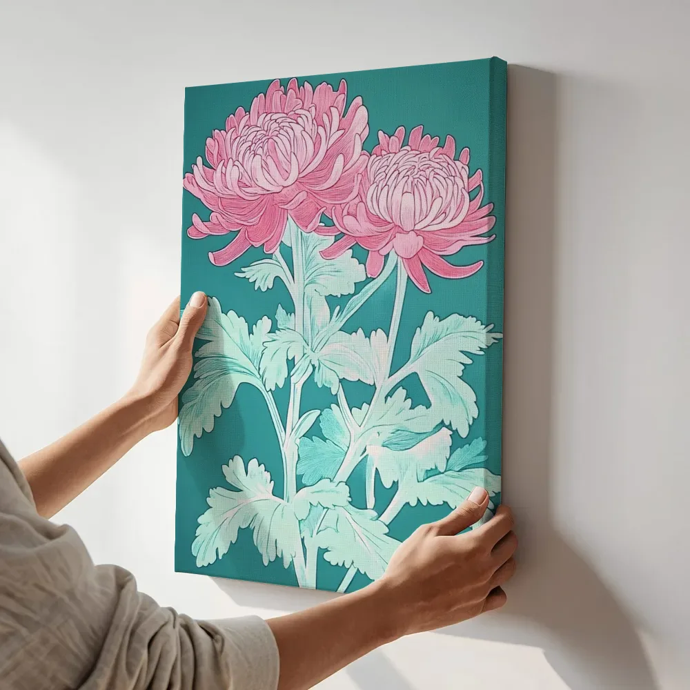 Sfeerimpressie: Roze bloemen op turquoise achtergrond terwijl het aan de muur wordt gehangen