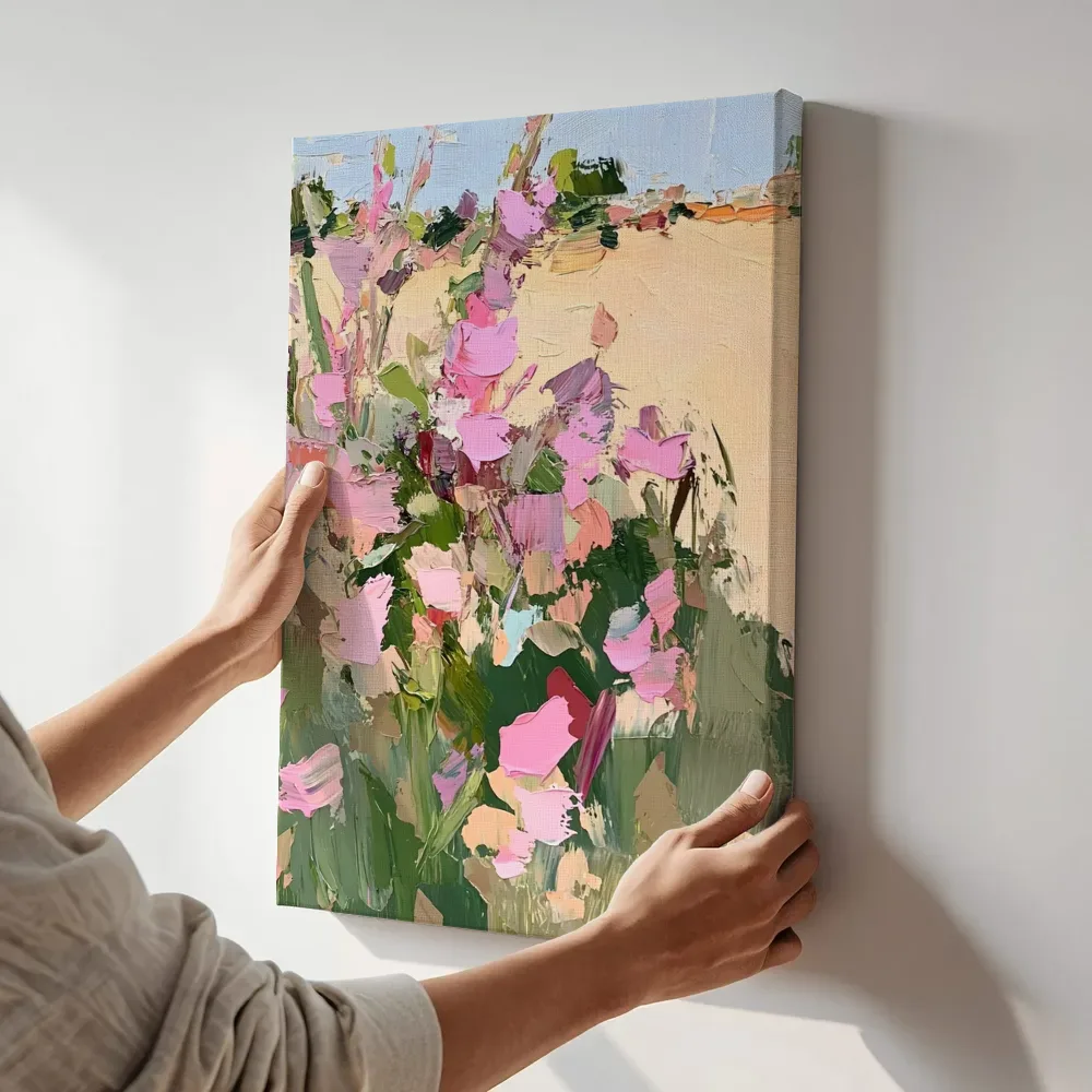 Sfeerimpressie: Roze bloemenveld impressionistisch terwijl het aan de muur wordt gehangen