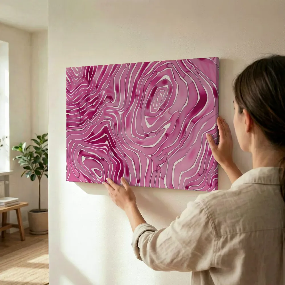 Sfeerimpressie: Roze marmer swirl patroon terwijl het wordt opgehangen