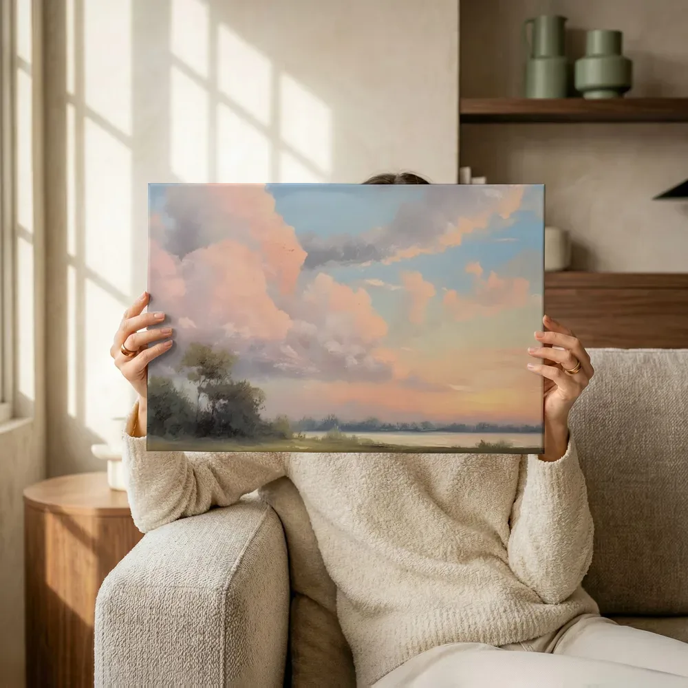 Sfeerimpressie: Roze wolkenlucht boven het veld terwijl het omhoog wordt gehouden