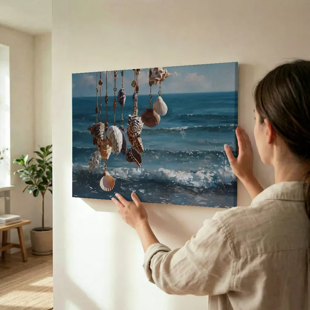 Sfeerimpressie: Schelpenketting boven golven terwijl het wordt opgehangen
