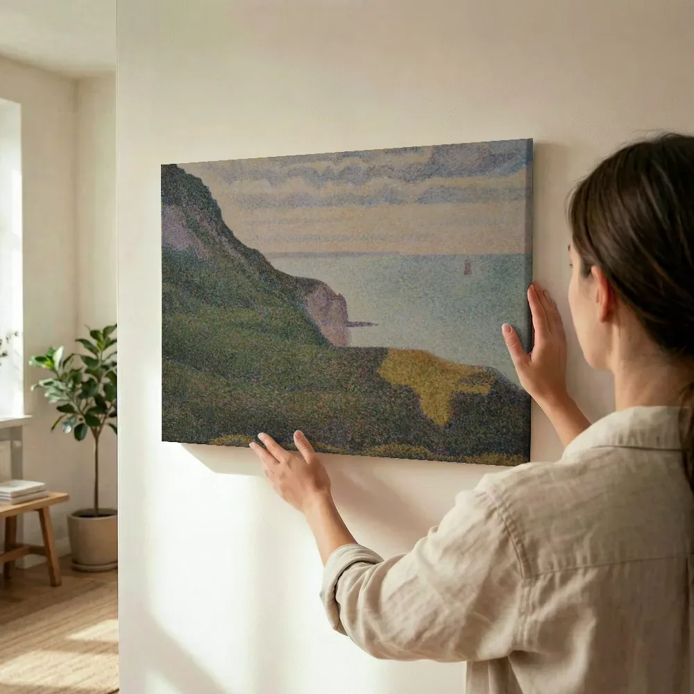 Sfeerimpressie: Zeegezicht bij Port-en-Bessin, Normandië van Georges Seurat terwijl het wordt opgehangen