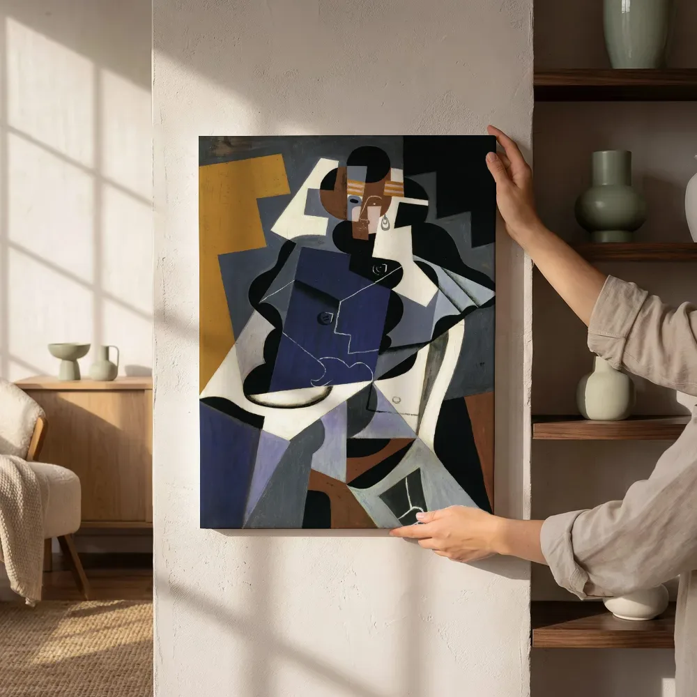 Sfeerimpressie: Zittende vrouw van Juan Gris naast de kast