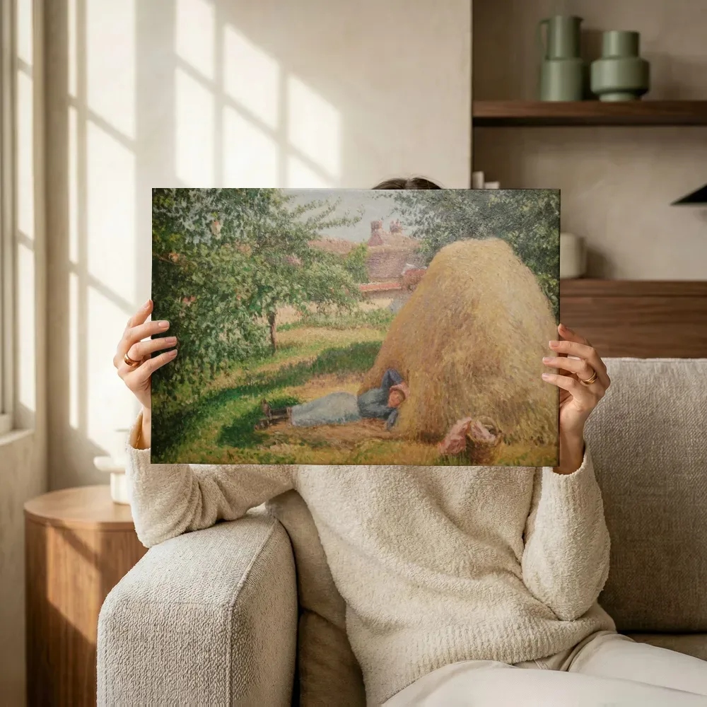 Sfeerimpressie: Sieste, Éragny van Camille Pissarro terwijl het omhoog wordt gehouden