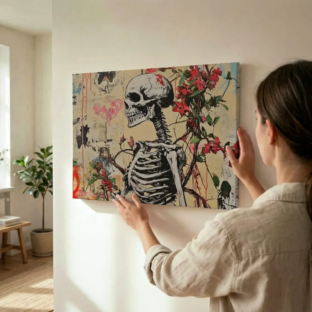 Sfeerimpressie: Skelet tussen rode bloesems terwijl het wordt opgehangen