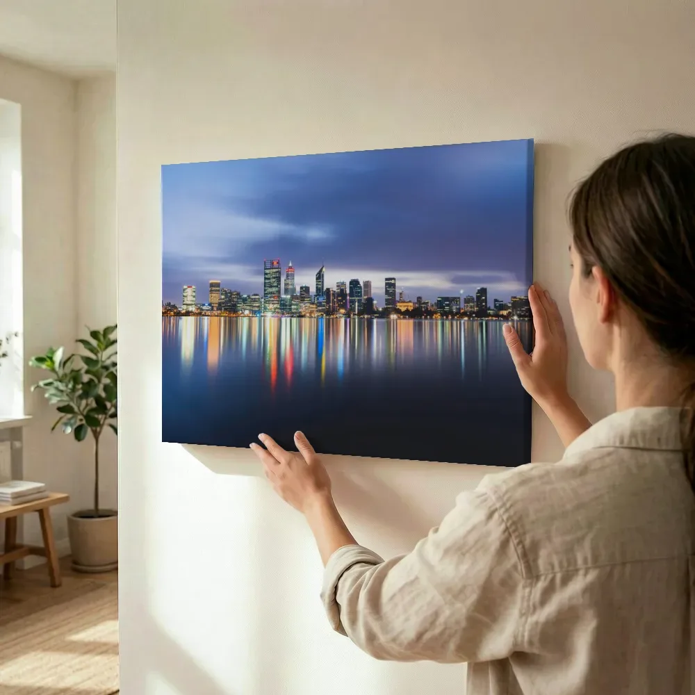 Sfeerimpressie: Skyline met spiegeling in het water terwijl het wordt opgehangen