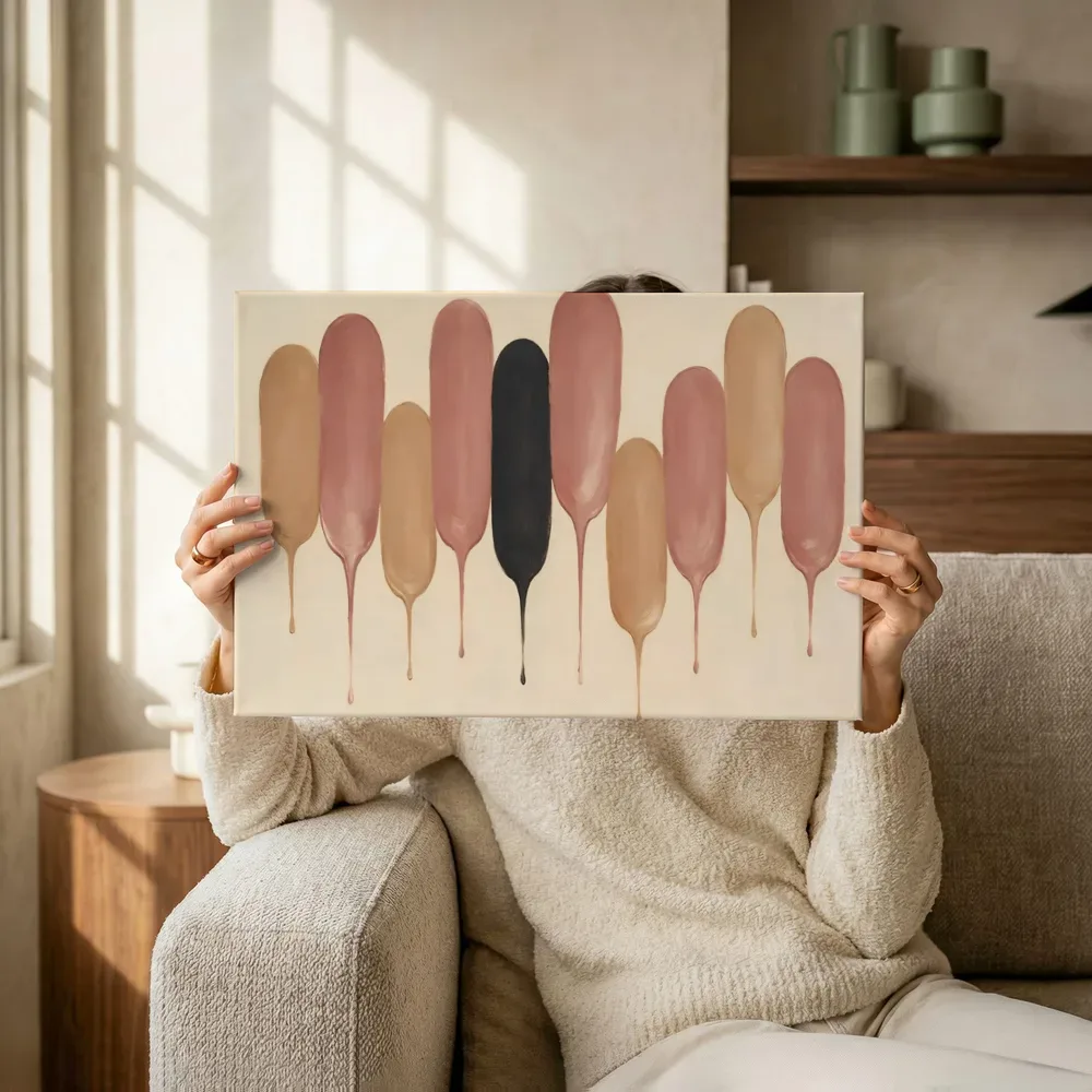Sfeerimpressie: Smeltende kolommen Textured Minimalism 19 terwijl het omhoog wordt gehouden