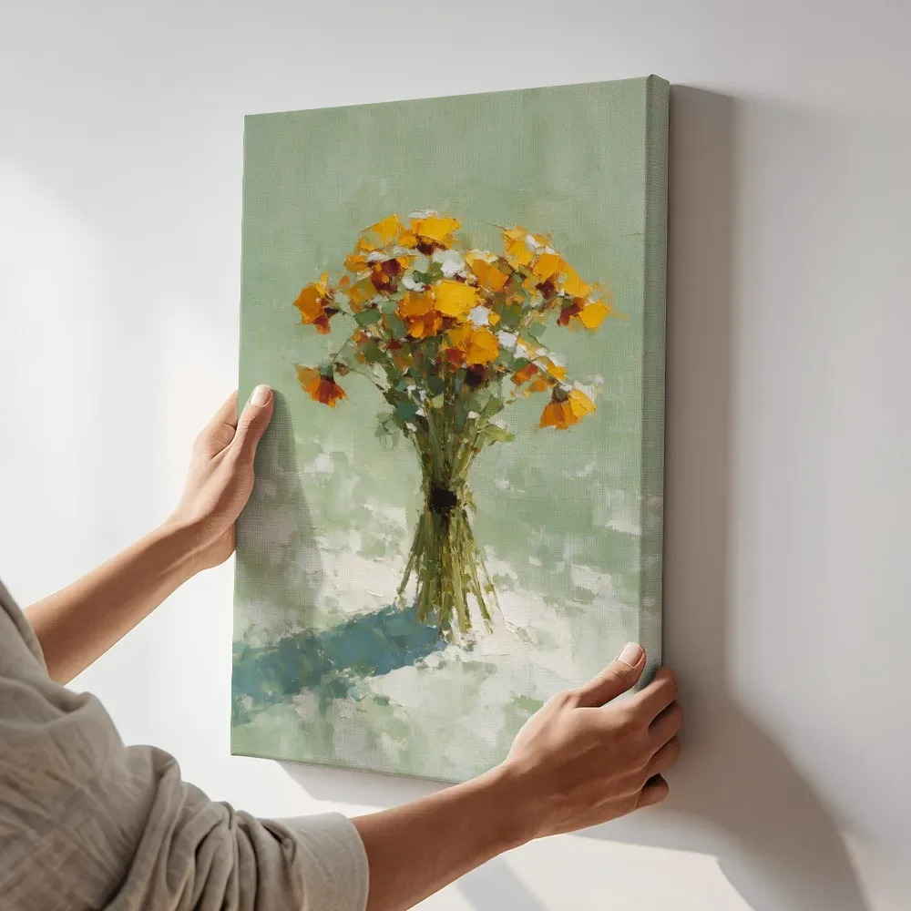 Sfeerimpressie: Snijbloem in saffraan terwijl het aan de muur wordt gehangen