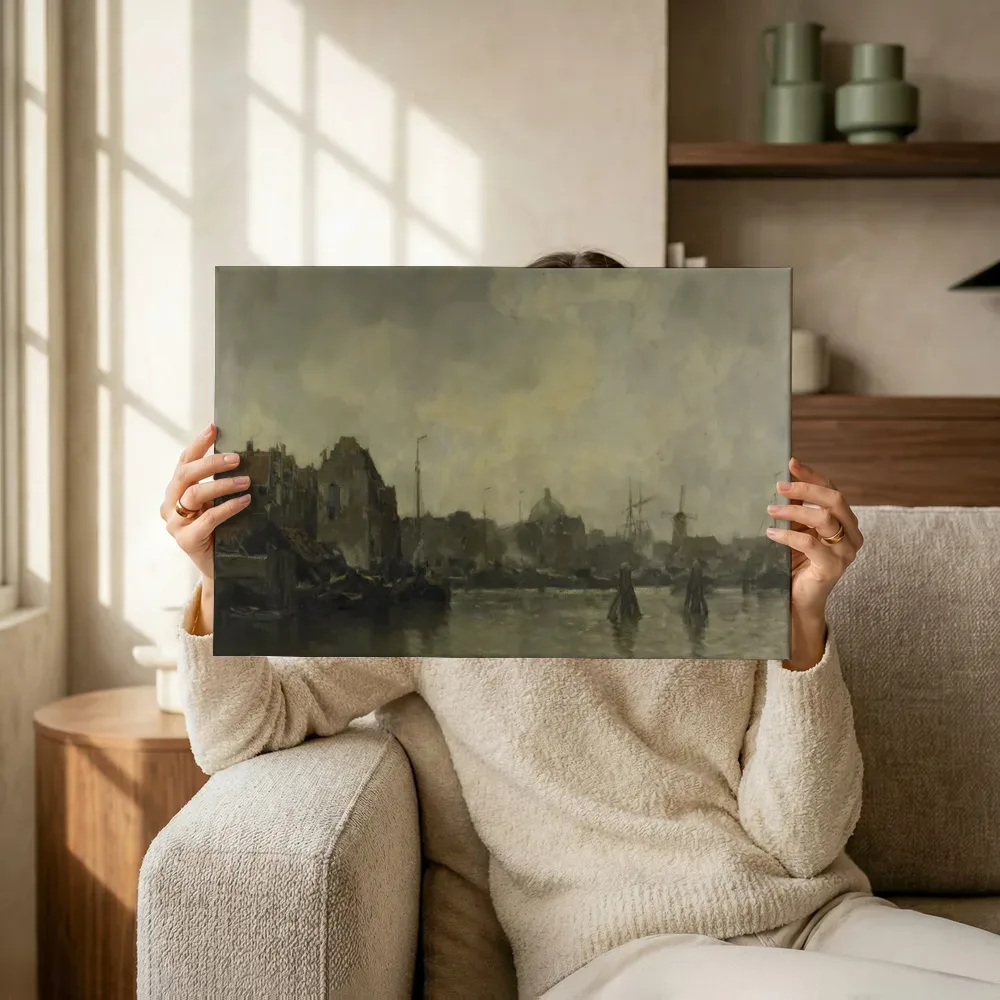 Sfeerimpressie: Stadsgezicht met wolken van Jacob Maris terwijl het omhoog wordt gehouden