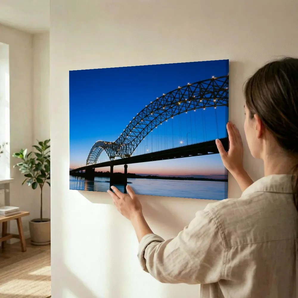 Sfeerimpressie: Stalen boogbrug in het blauwe uur terwijl het wordt opgehangen