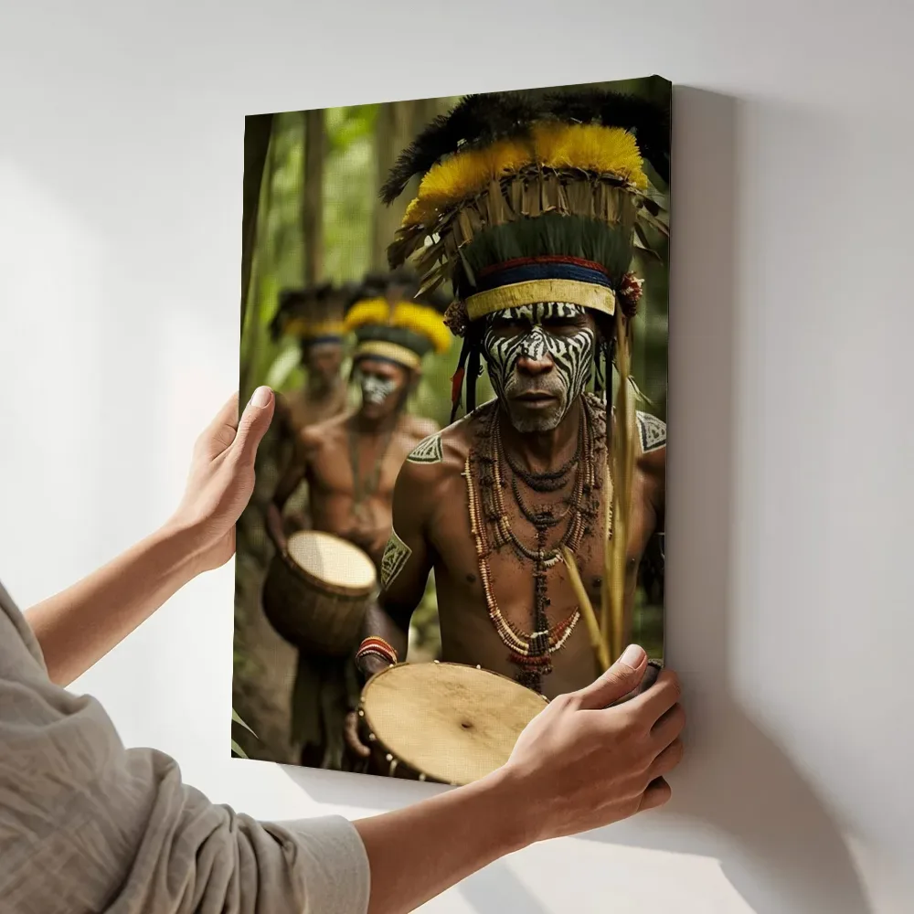 Sfeerimpressie: Stam op weg door de jungle terwijl het aan de muur wordt gehangen