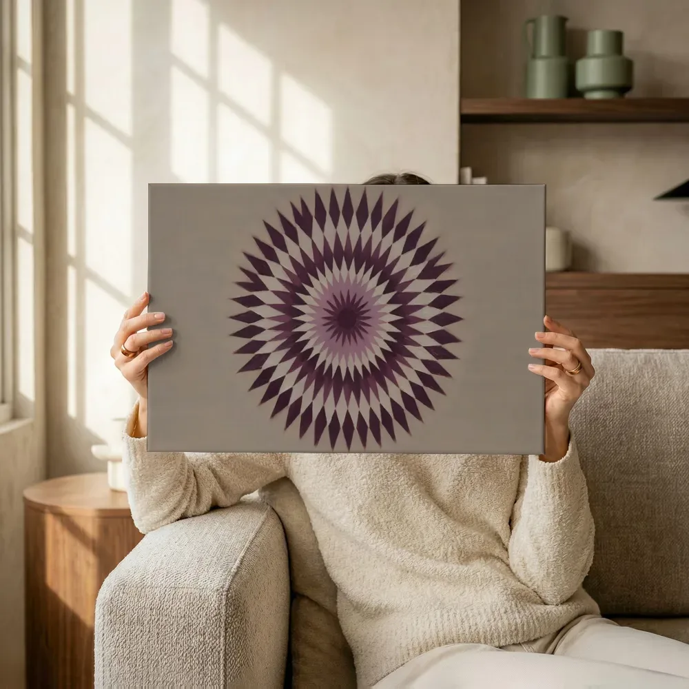 Sfeerimpressie: Sterburst-mandala Modern Bauhaus in aubergine terwijl het omhoog wordt gehouden