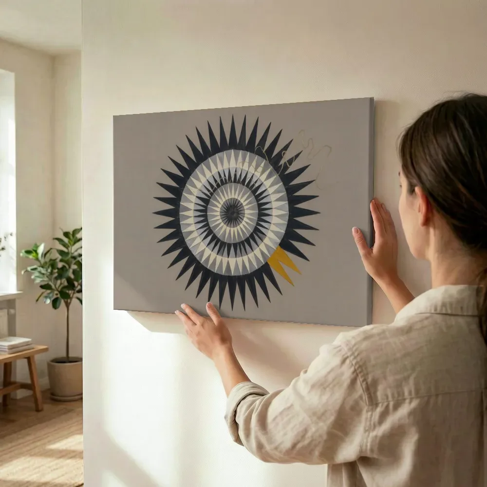 Sfeerimpressie: Sterburst-mandala Modern Bauhaus in grafietgrijs terwijl het wordt opgehangen