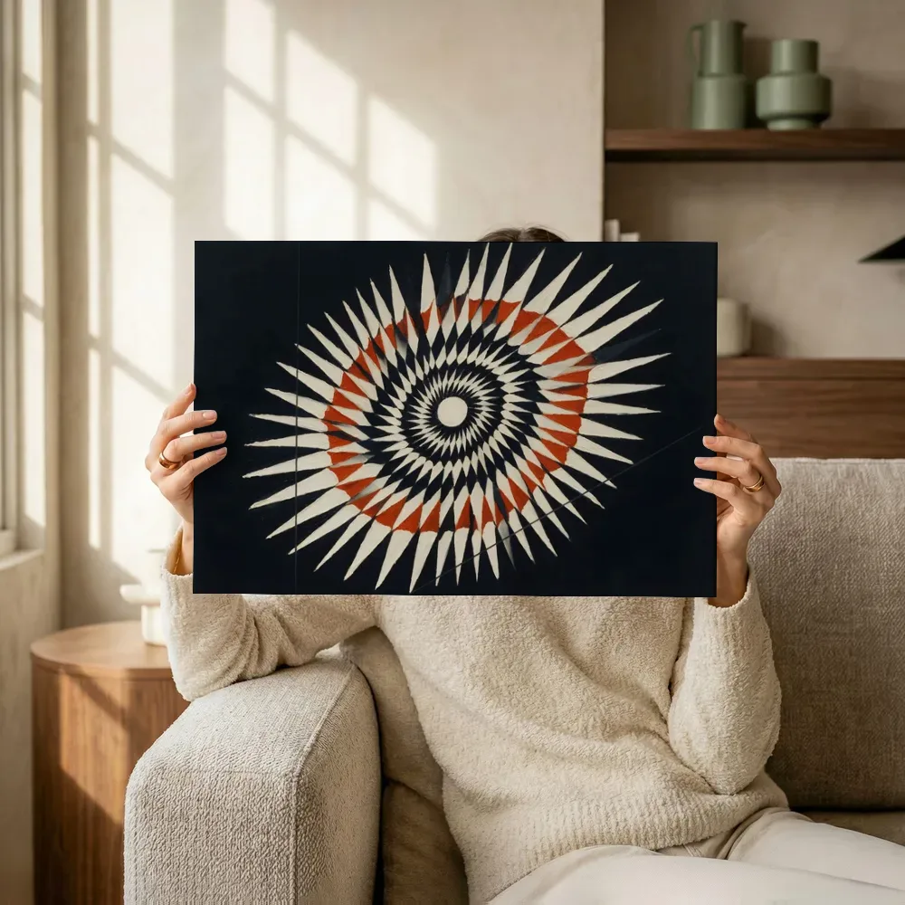 Sfeerimpressie: Sterburst-mandala Modern Bauhaus in inktzwart terwijl het omhoog wordt gehouden
