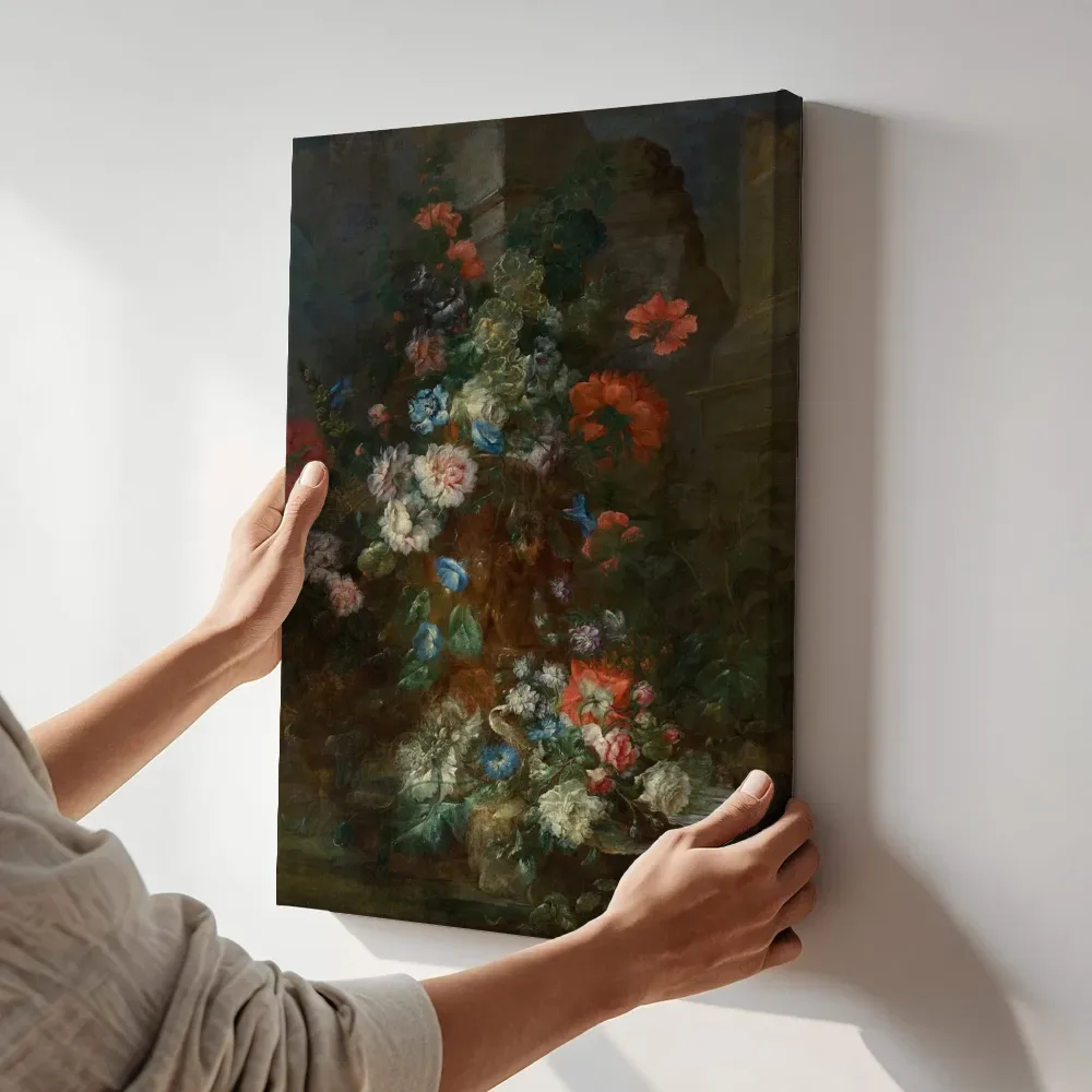 Sfeerimpressie: Stilleven met bloemen van Paolo Porpora 2 terwijl het aan de muur wordt gehangen