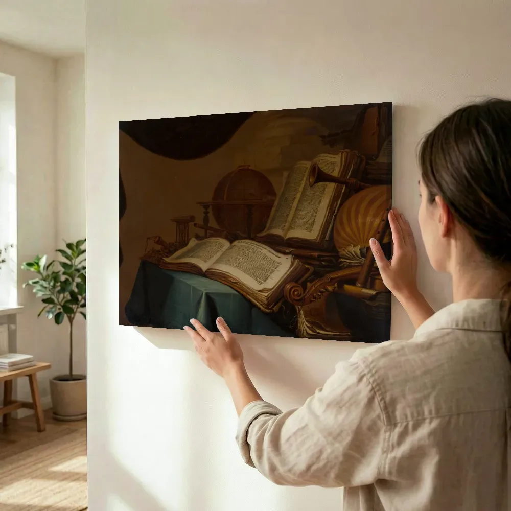Sfeerimpressie: Stilleven met boeken, een globe en muziekinstrumenten van Jan Vermeulen terwijl het wordt opgehangen
