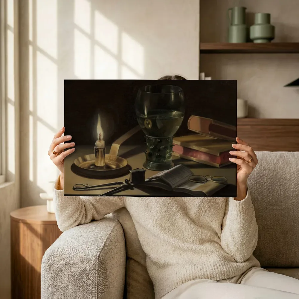 Sfeerimpressie: Stilleven met een brandende kaars van Pieter Claesz terwijl het omhoog wordt gehouden