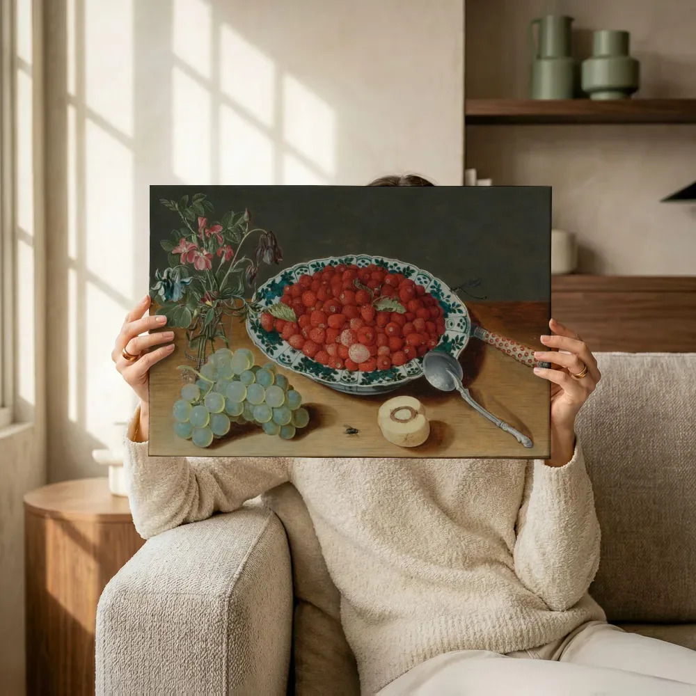 Sfeerimpressie: Stilleven met fruit van Isaak Soreau terwijl het omhoog wordt gehouden