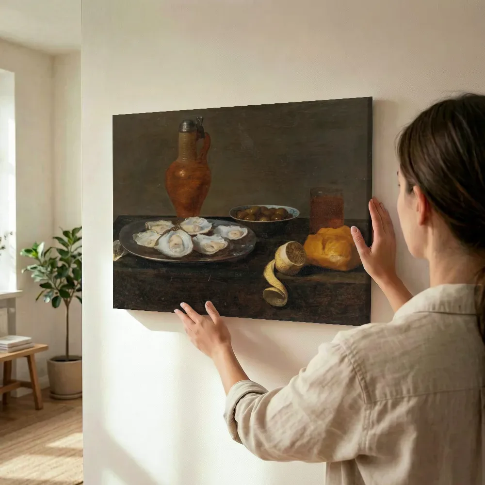 Sfeerimpressie: Stilleven met oesters, citroen, olijven en een kruik van Jacob van Es terwijl het wordt opgehangen