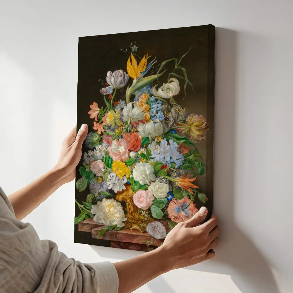 Sfeerimpressie: Stilleven met strelitzia en andere bloemen van Franz Xaver Petter terwijl het aan de muur wordt gehangen