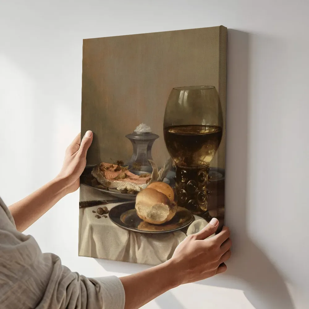 Sfeerimpressie: Stilleven van Pieter Claesz terwijl het aan de muur wordt gehangen