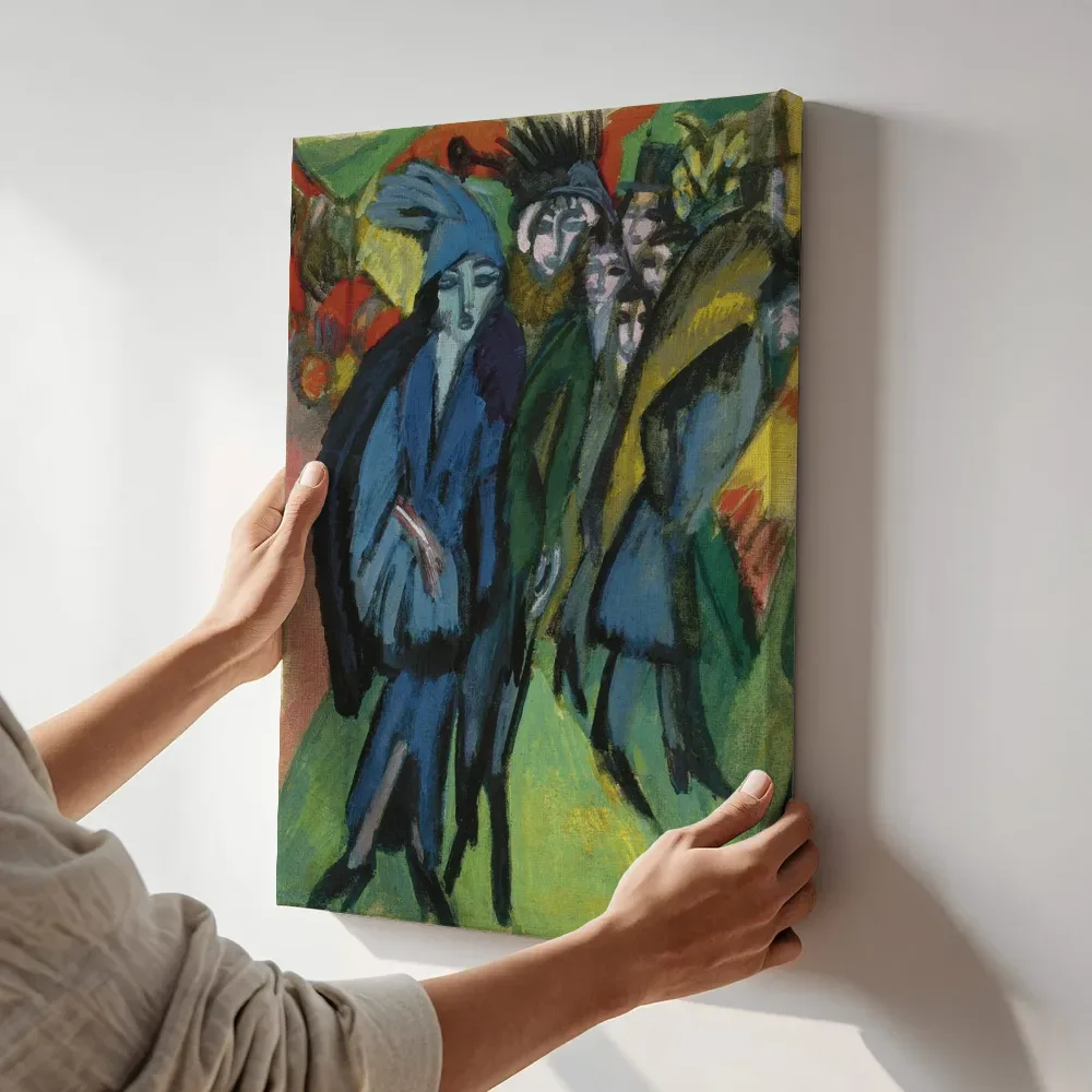 Sfeerimpressie: Straatscène van Ernst Ludwig Kirchner terwijl het aan de muur wordt gehangen