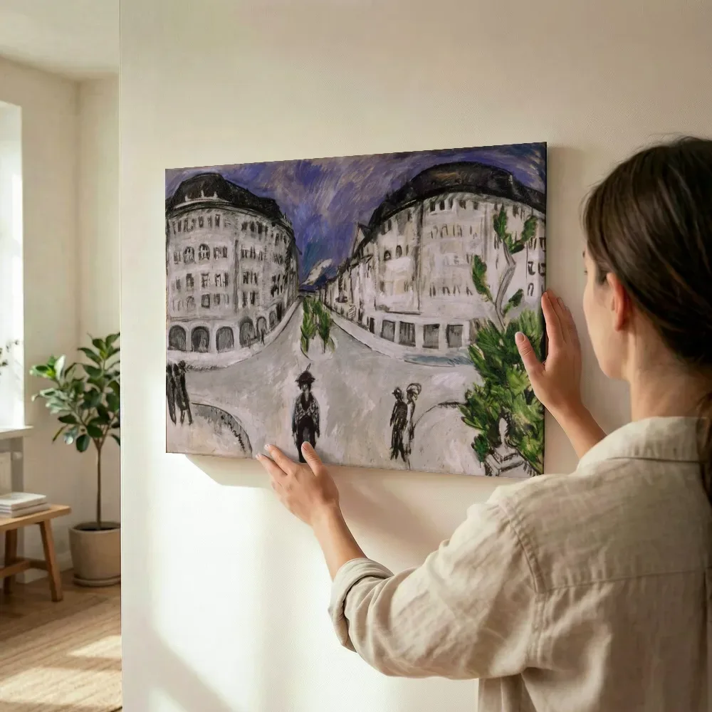 Sfeerimpressie: Straat bij het stadspark van Schöneberg van Ernst Ludwig Kirchner terwijl het wordt opgehangen