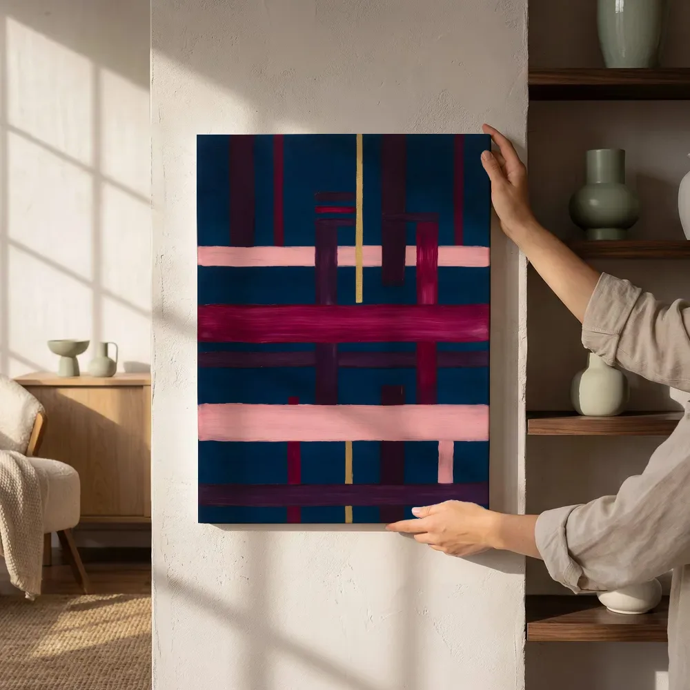 Sfeerimpressie: Strepen Geometric Earth in magenta naast de kast