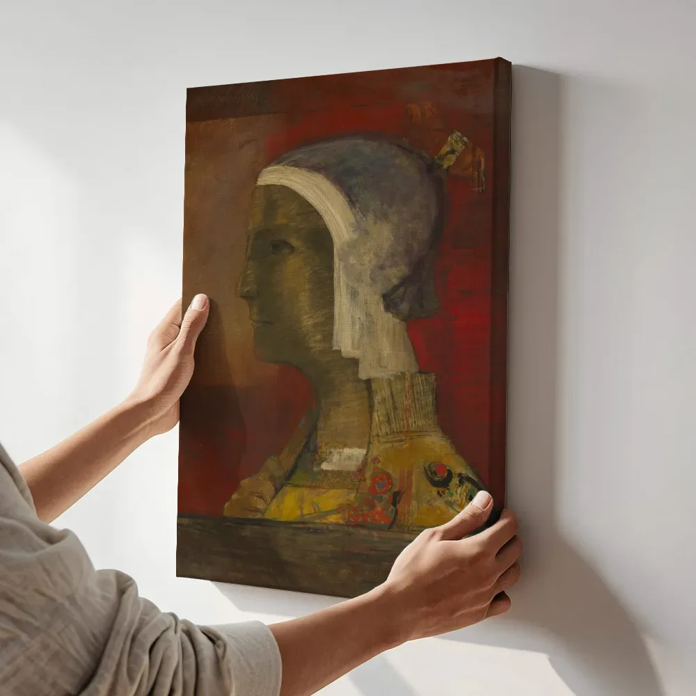 Sfeerimpressie: Symbolic Head van Odilon Redon terwijl het aan de muur wordt gehangen