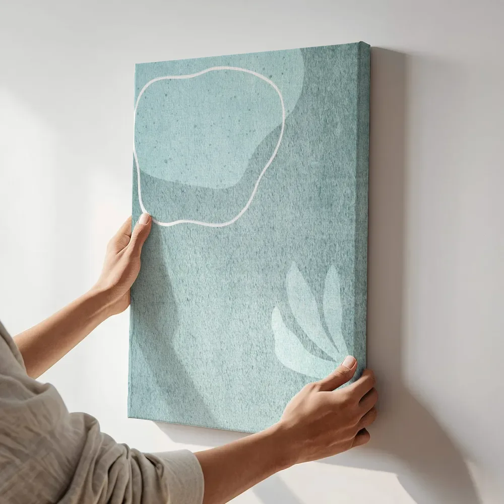 Sfeerimpressie: Teal textuur met omtreklijn en bloemsilhouet terwijl het aan de muur wordt gehangen