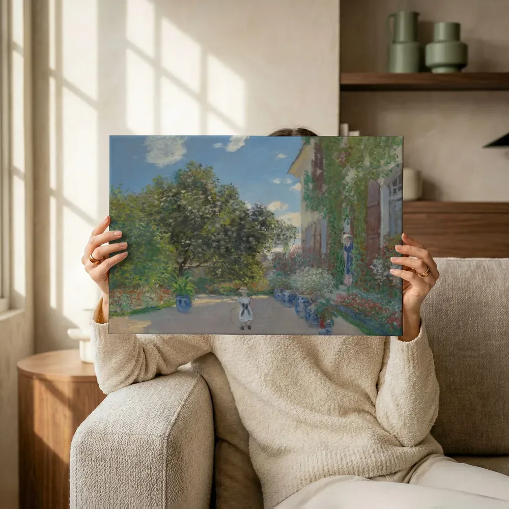 Sfeerimpressie: Het huis van de kunstenaar in Argenteuil van Claude Monet terwijl het omhoog wordt gehouden