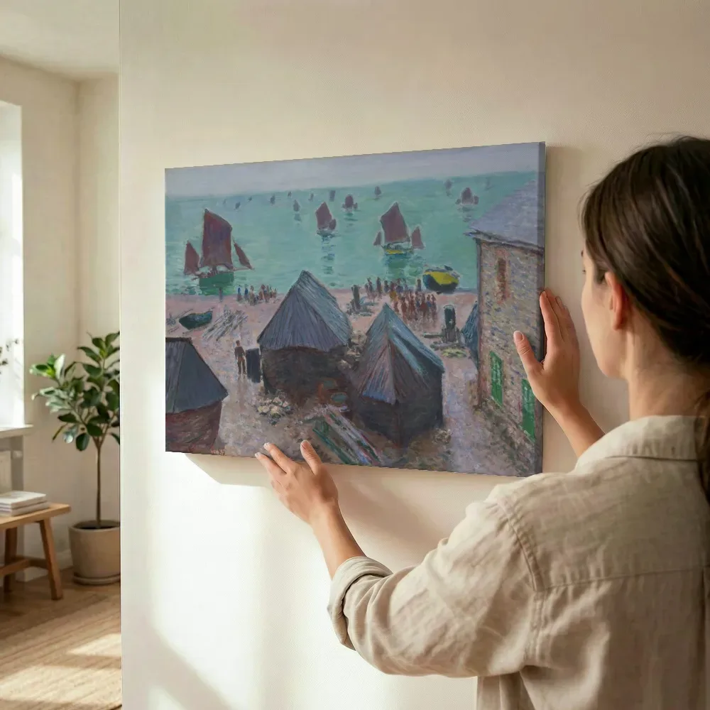 Sfeerimpressie: Het vertrek van de boten, Étretat van Claude Monet terwijl het wordt opgehangen