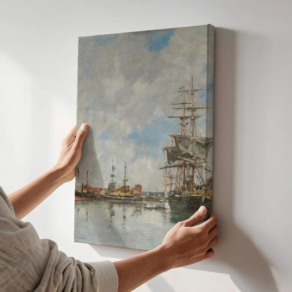 Sfeerimpressie: De haven van Deauville van Eugene Boudin terwijl het aan de muur wordt gehangen