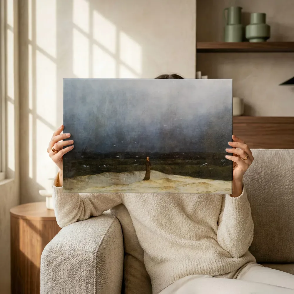 Sfeerimpressie: De monnik aan zee van Caspar David Friedrich terwijl het omhoog wordt gehouden