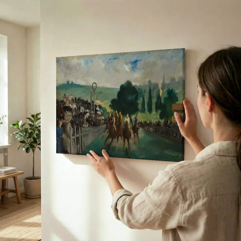Sfeerimpressie: De wedrennen in Longchamp van Edouard Manet terwijl het wordt opgehangen