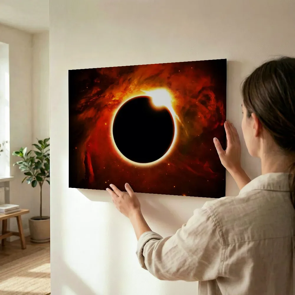Sfeerimpressie: Totale zonsverduistering in vuurrode nevel terwijl het wordt opgehangen