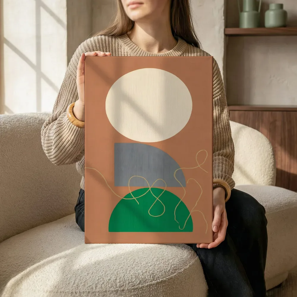 Sfeerimpressie: Totem Geometric Earth in houtskoolgrijs terwijl het zittend wordt getoond