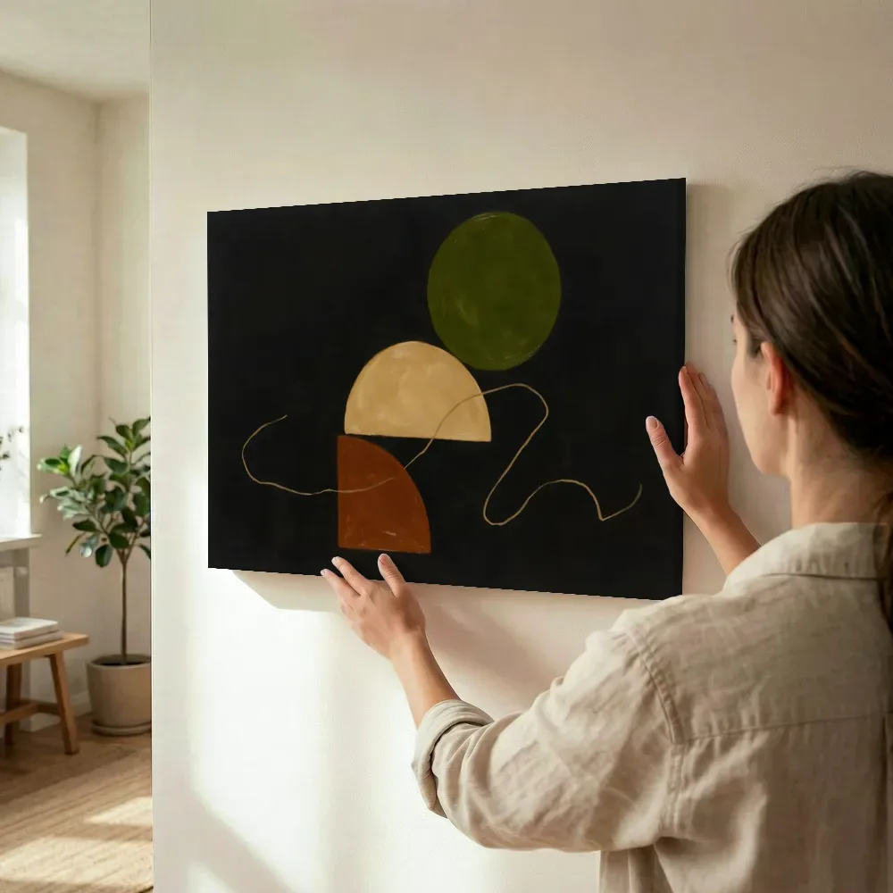Sfeerimpressie: Totem Geometric Earth in olijfgroen 2 terwijl het wordt opgehangen