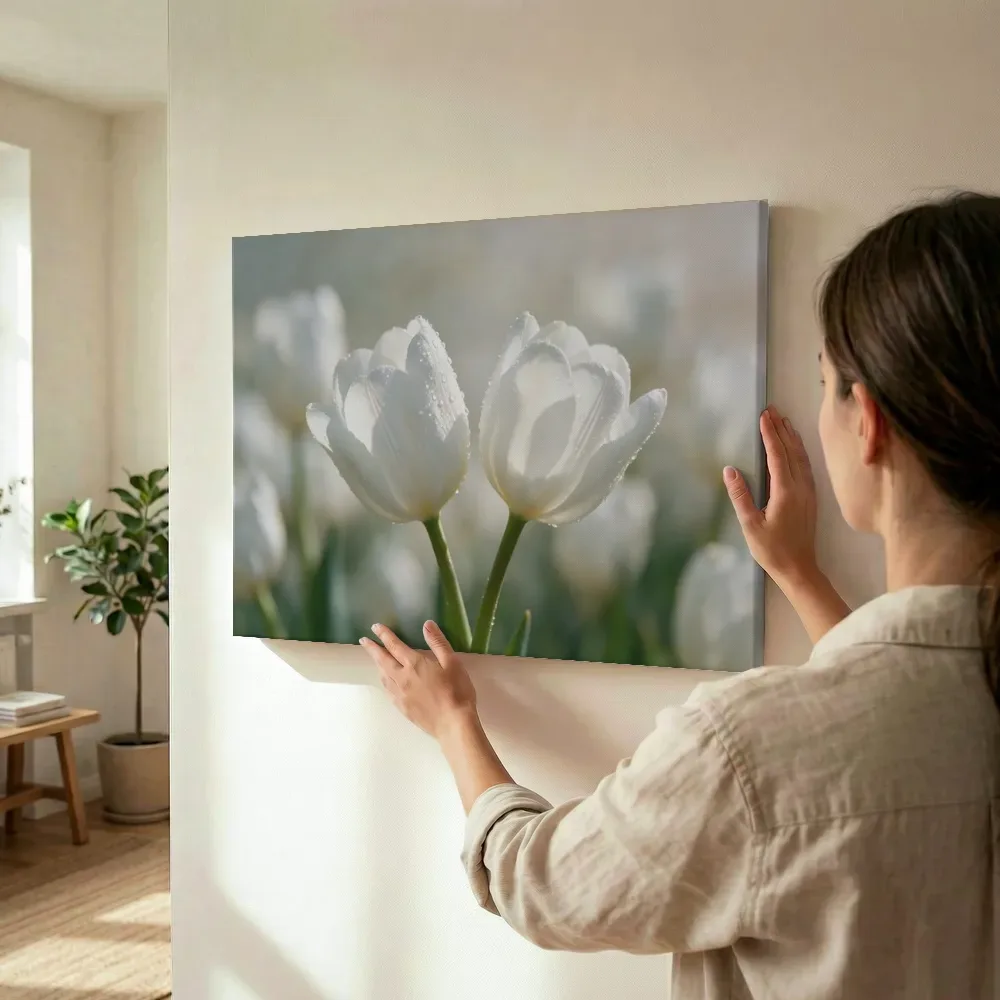 Sfeerimpressie: Tulp in de dauw, wit 3 terwijl het wordt opgehangen