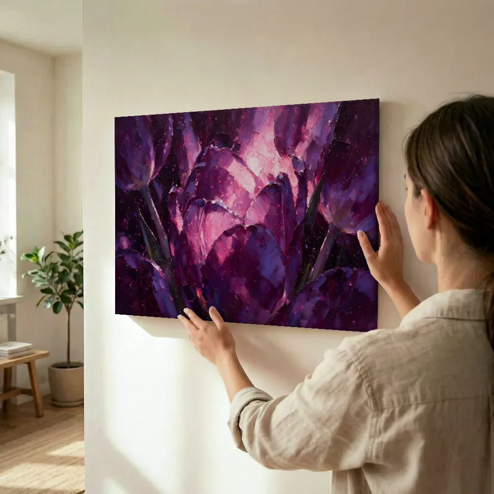 Sfeerimpressie: Tulp van dichtbij in violet terwijl het wordt opgehangen