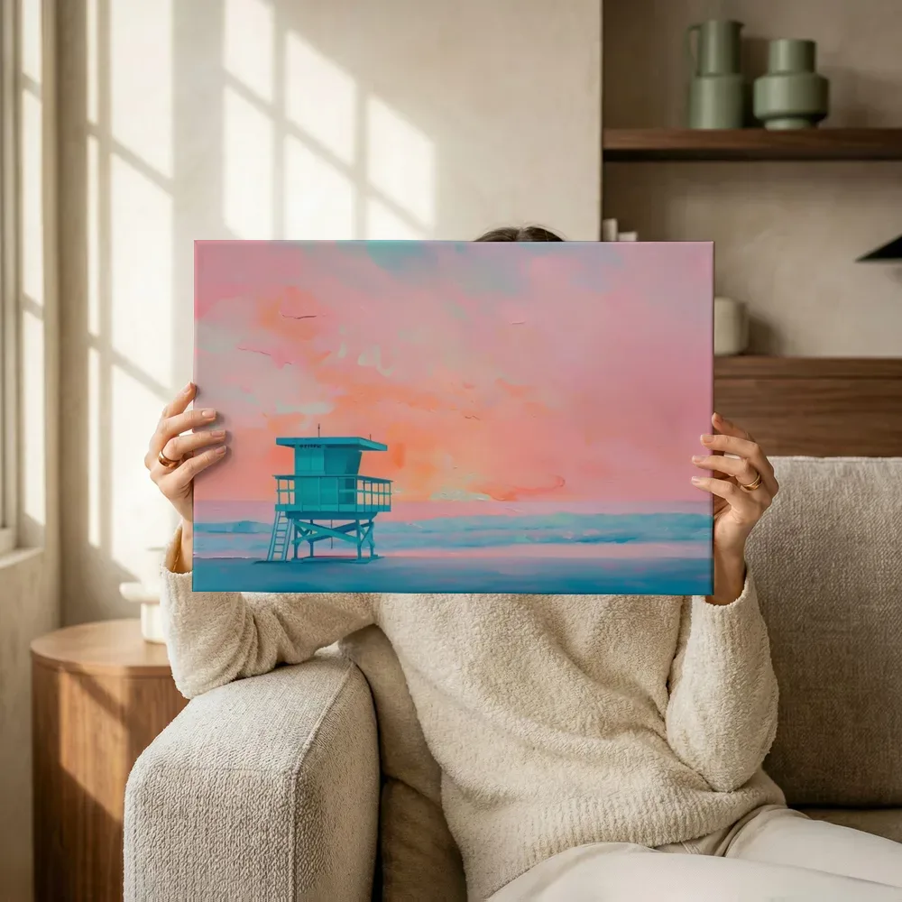Sfeerimpressie: Turquoise reddingspost bij zonsondergang terwijl het omhoog wordt gehouden
