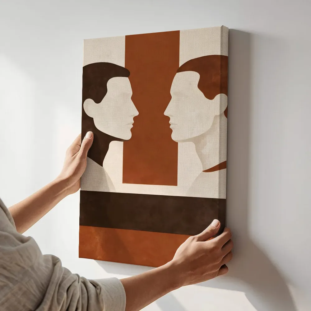 Sfeerimpressie: Twee mannen tegenover elkaar in sienna terwijl het aan de muur wordt gehangen