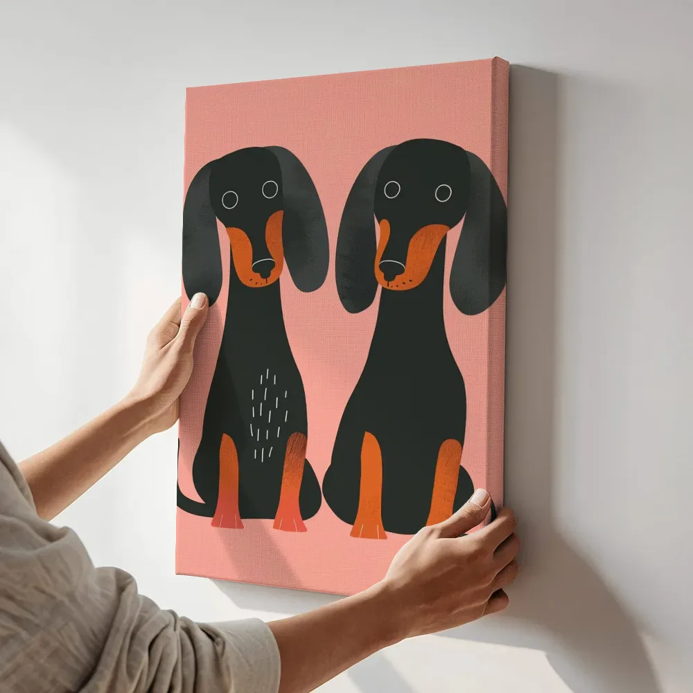 Sfeerimpressie: Twee teckels naast elkaar terwijl het aan de muur wordt gehangen