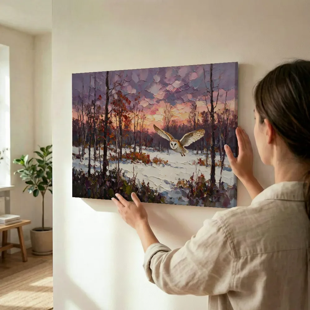 Sfeerimpressie: Uil in het landschap in de sneeuw terwijl het wordt opgehangen